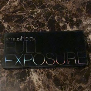 Full exposure pallets with brush